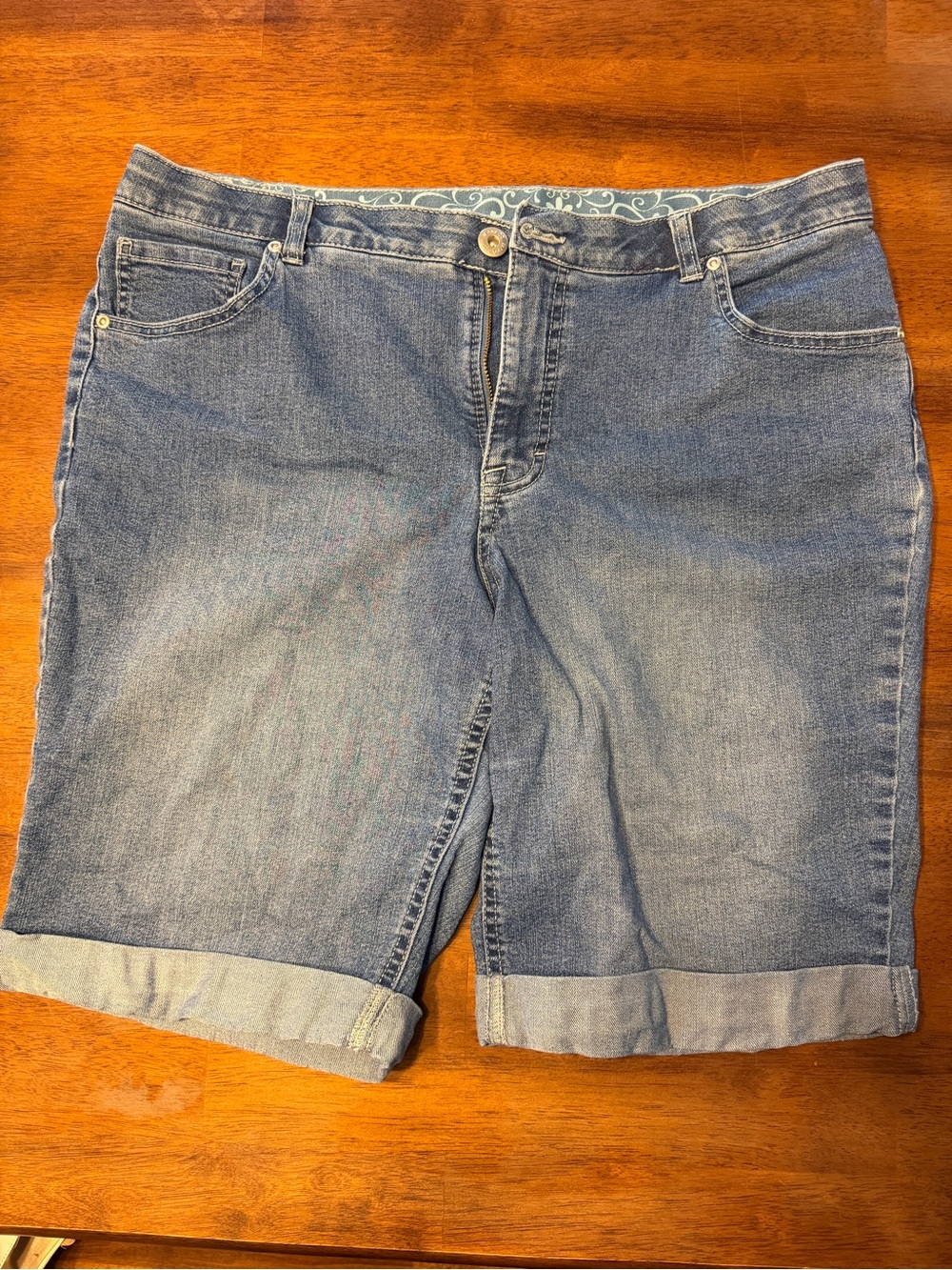 Faded Glory Light Blue Rolled-Hem Denim Bermuda Shorts size 16